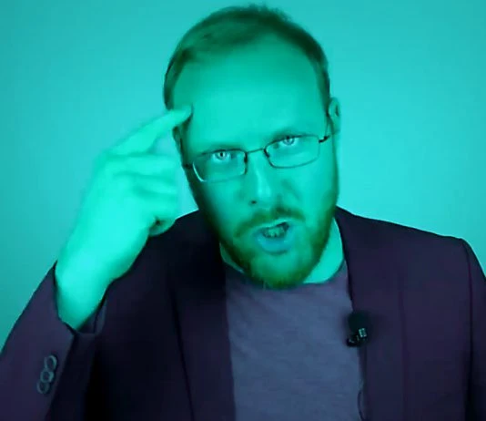 Hagen Grell und Nikolai Nerling (Der Volkslehrer) setzen Sven Liebich unter Druck Hagen Grell und Nikolai Nerling Der Volkslehrer setzen Sven Liebich unter Druck